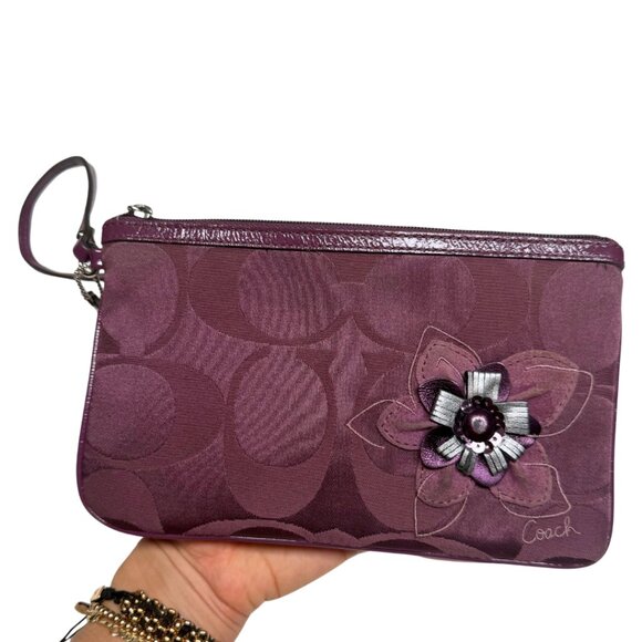 Coach Wristlet Purple Signature Jacquard Floral Appliqué - Picture 3 of 11